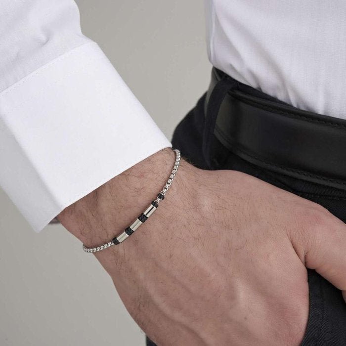 Bracciale in acciaio con elementi ip nero