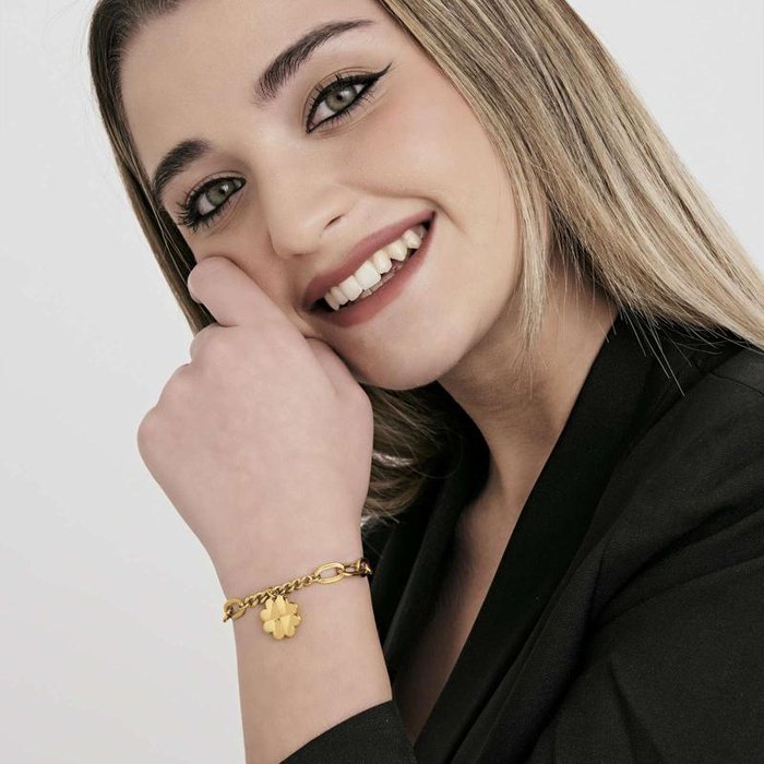 Bracelet en acier doré IP avec trèfle à quatre feuilles