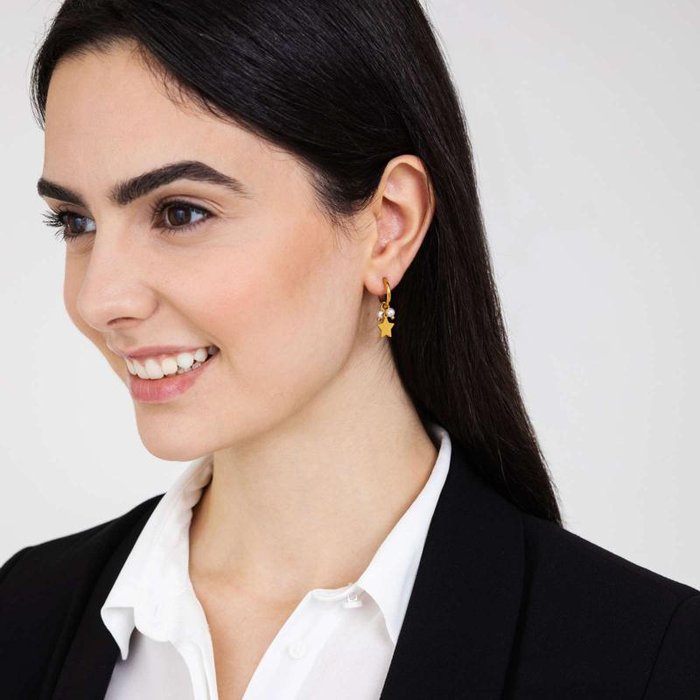 Boucles d'oreilles en acier doré IP avec étoiles et perles blanches