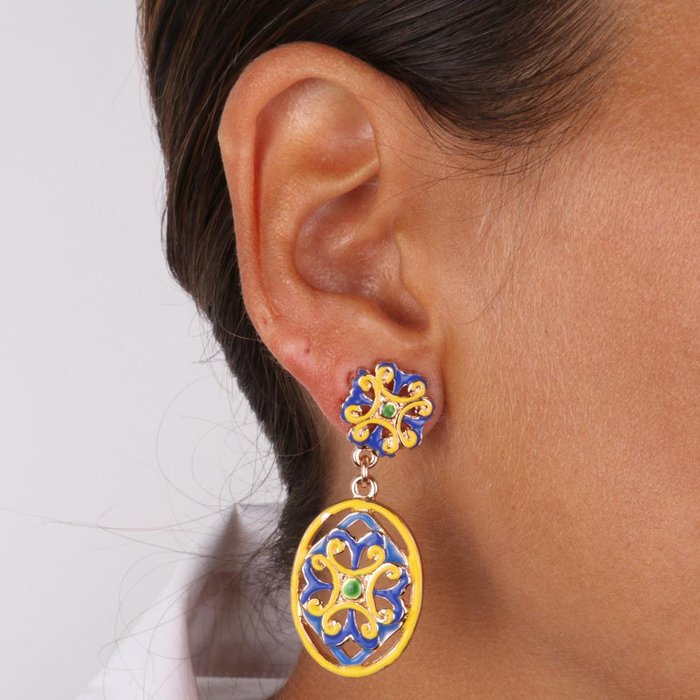 Metal earrings with blue and yellow enameled flower majolica