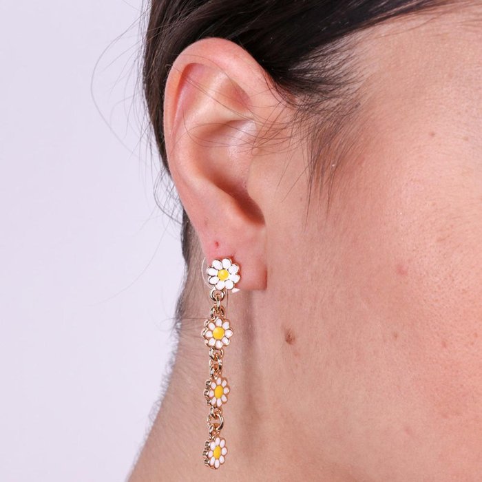 Boucles d'oreilles en métal avec margjerite pendante