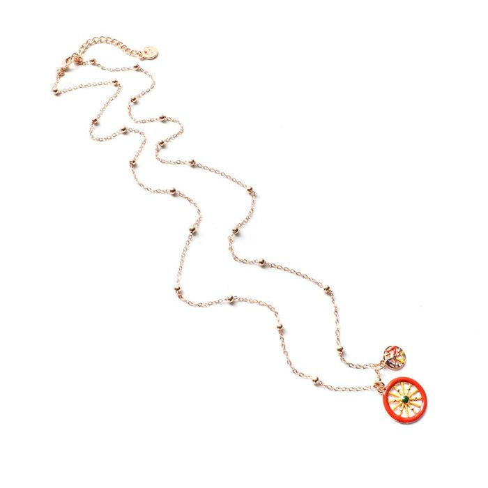 Collier en métal avec roue de charrette sicilienne et symbole de Trinacria orné d'émaux colorés