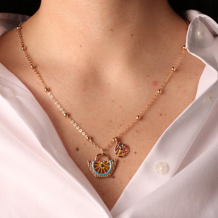 Collana in Metallo con coffa e simbolo Trinacria impreziositi da smalti colorati