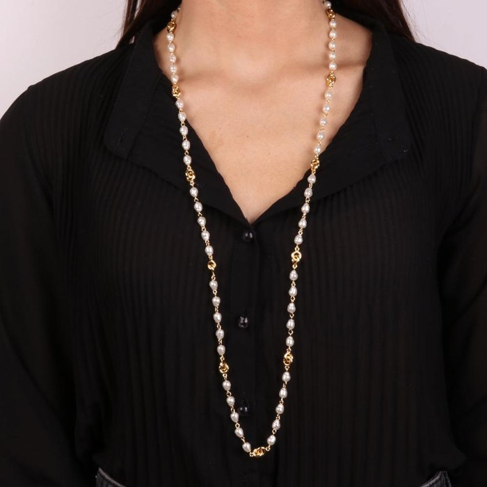 Metal Necklace with Pearls and Intertwined Symbols