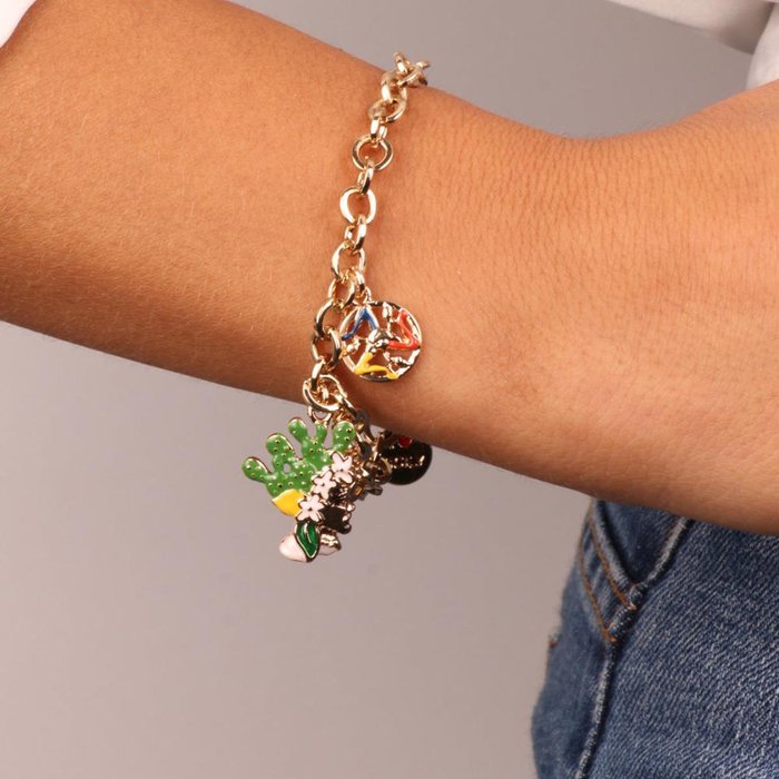 Bracelet en métal avec tête de Maure pour homme et symbole Trinacria orné d'émaux colorés
