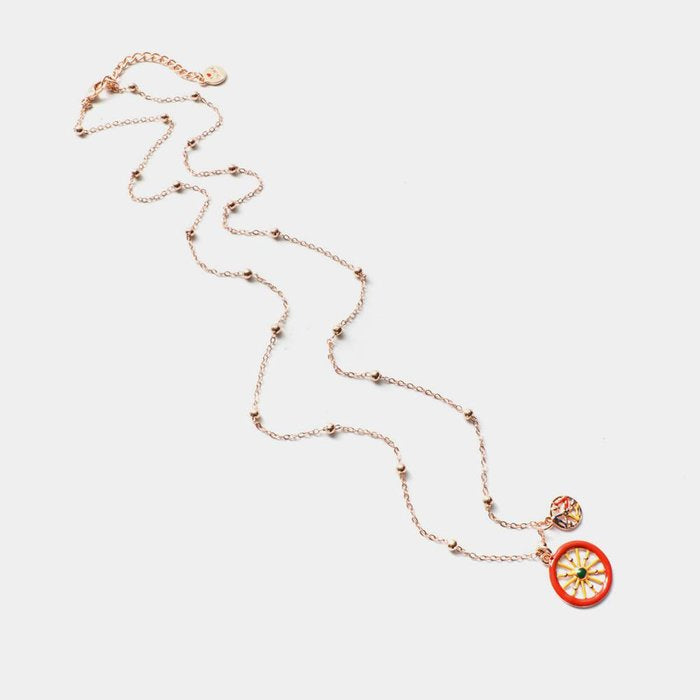 Collier en métal avec roue de charrette sicilienne et symbole de Trinacria orné d'émaux colorés